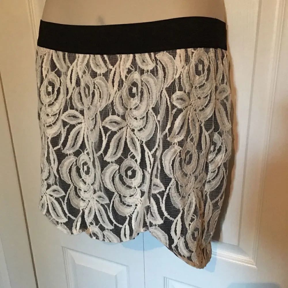 Style Saint lace mini skirt‎